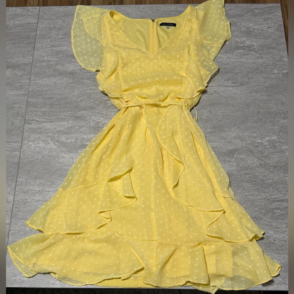 Yellow Tommy Hilfiger V-Neck Ruffle Chiffon Clip Dot Tie Waist Tiered Dress Sz 8